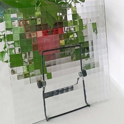 Hishicross Patterned Glass